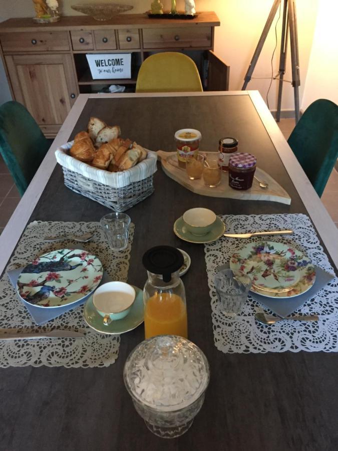 Bed and Breakfast De Charme Et D'Eau Saint-Savinien Exterior foto