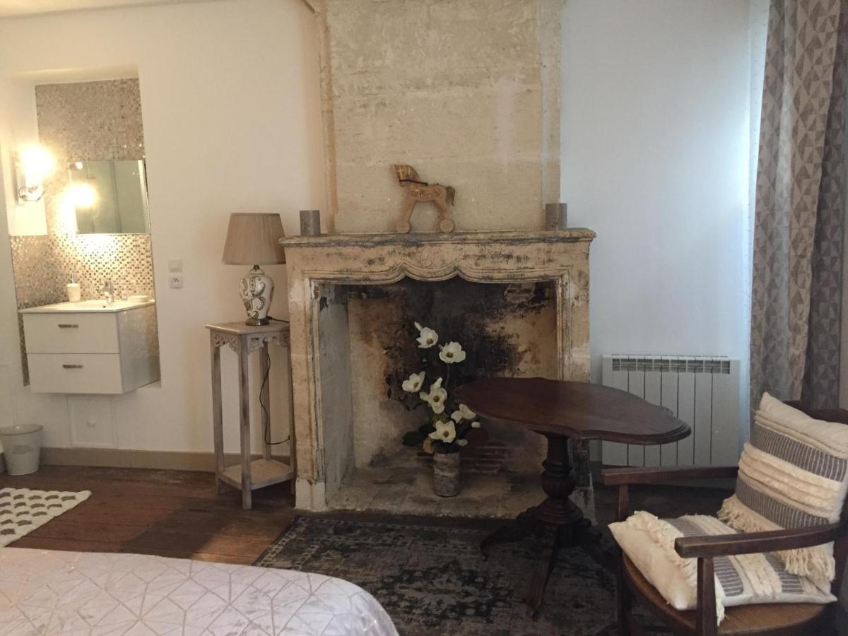 Bed and Breakfast De Charme Et D'Eau Saint-Savinien Exterior foto