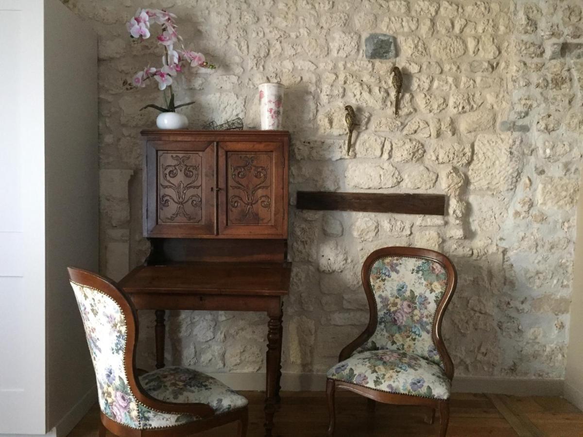 Bed and Breakfast De Charme Et D'Eau Saint-Savinien Exterior foto