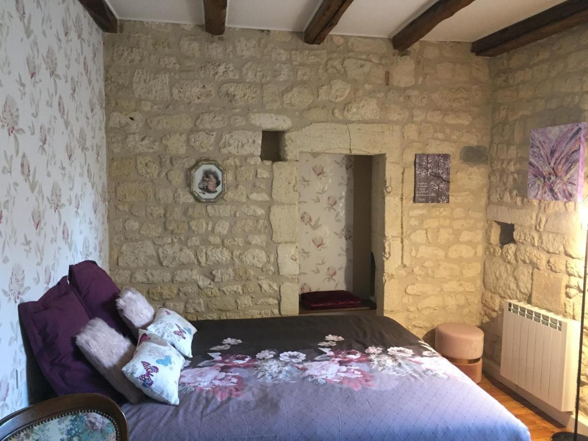 Bed and Breakfast De Charme Et D'Eau Saint-Savinien Exterior foto