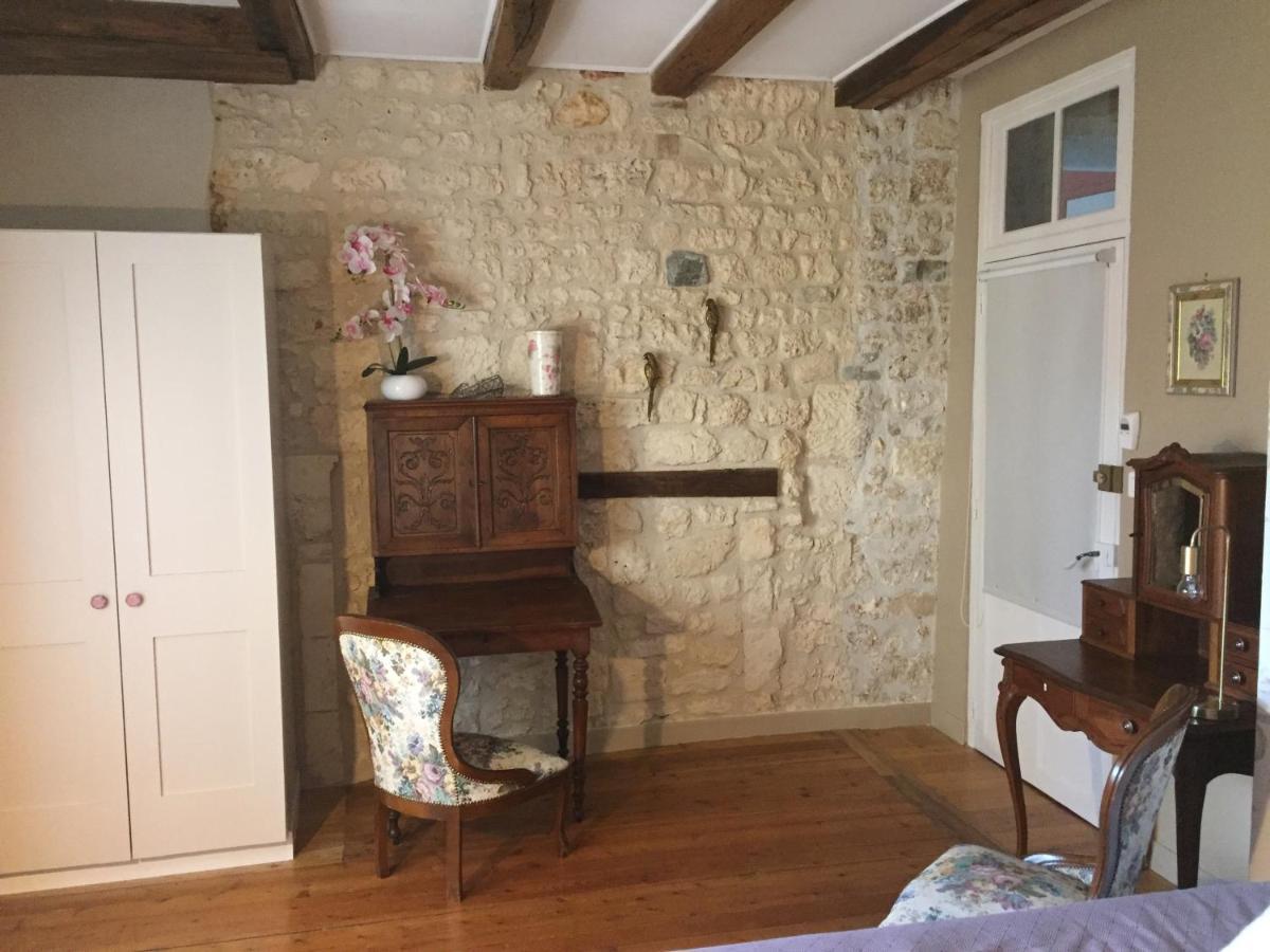 Bed and Breakfast De Charme Et D'Eau Saint-Savinien Exterior foto